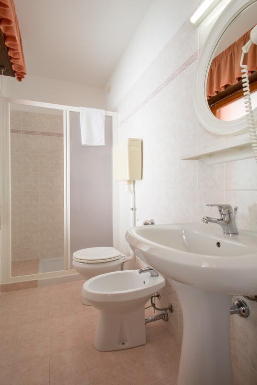 Hotel La Gardenia & Villa Oleandra Limone sul Garda Pokoj fotografie